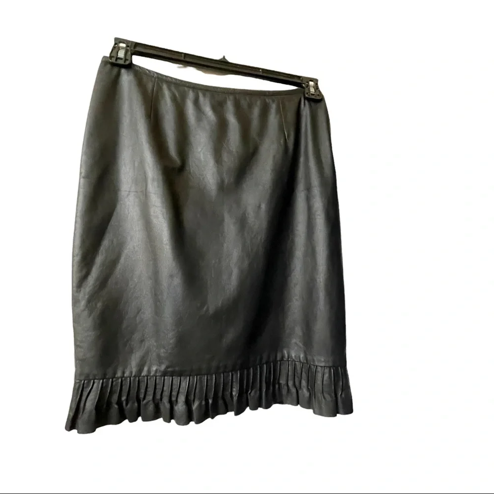 Laundry by Shelli Segal size 6 Black Leather Pencil skirt with ruffle - Picture 2 of 6